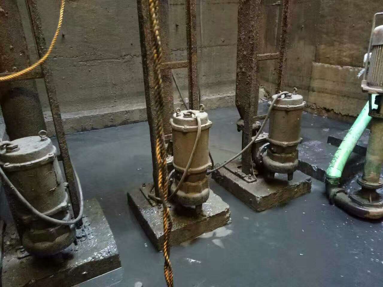 融水污水池清理