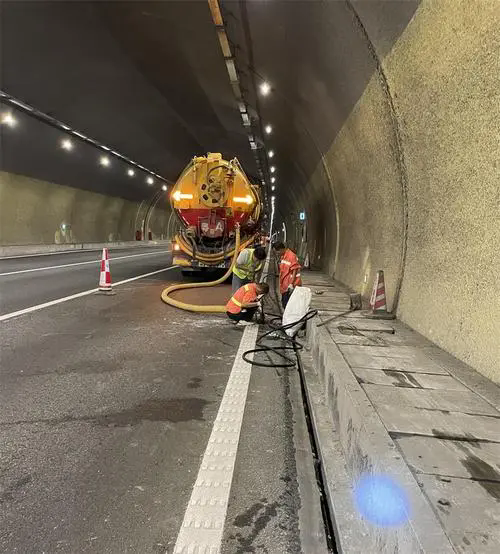 融水隧道排水渠清淤